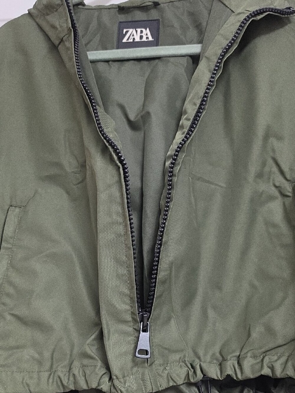 Zara Cropped Light Rain Jacket / Windbreaker in olive green. - Picture 4 of 9